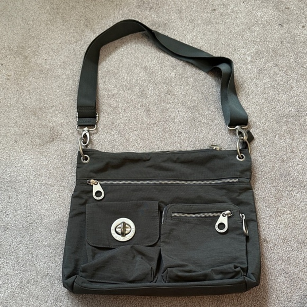 Baggallini Big Sydney Bag Gray and Pink Crinkle Nylon Crossbody Large